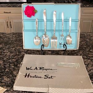 WM. A. ROGERS SILVERPLATE HOSTESS SET BY ONEIDA SILVERSMITH IN ORIGINAL BOX NWT